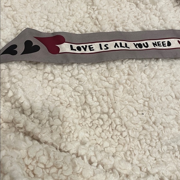 HENRI BENDEL ‘Love is All You Need’ TWILLY / Bag Scarf w HB Dust Bag | EUC - Picture 6 of 6